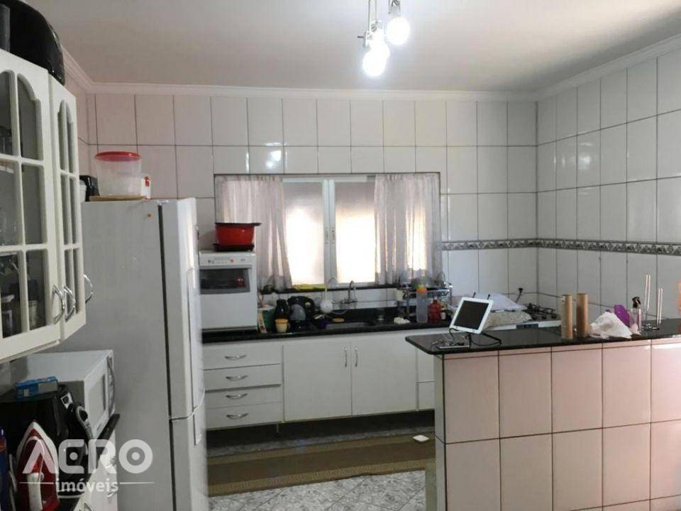 Casa à venda com 3 quartos, 233m² - Foto 7