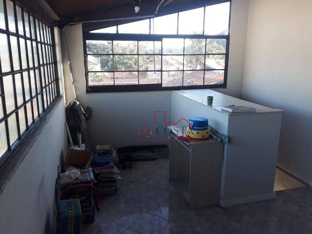 Casa à venda com 3 quartos, 270m² - Foto 27