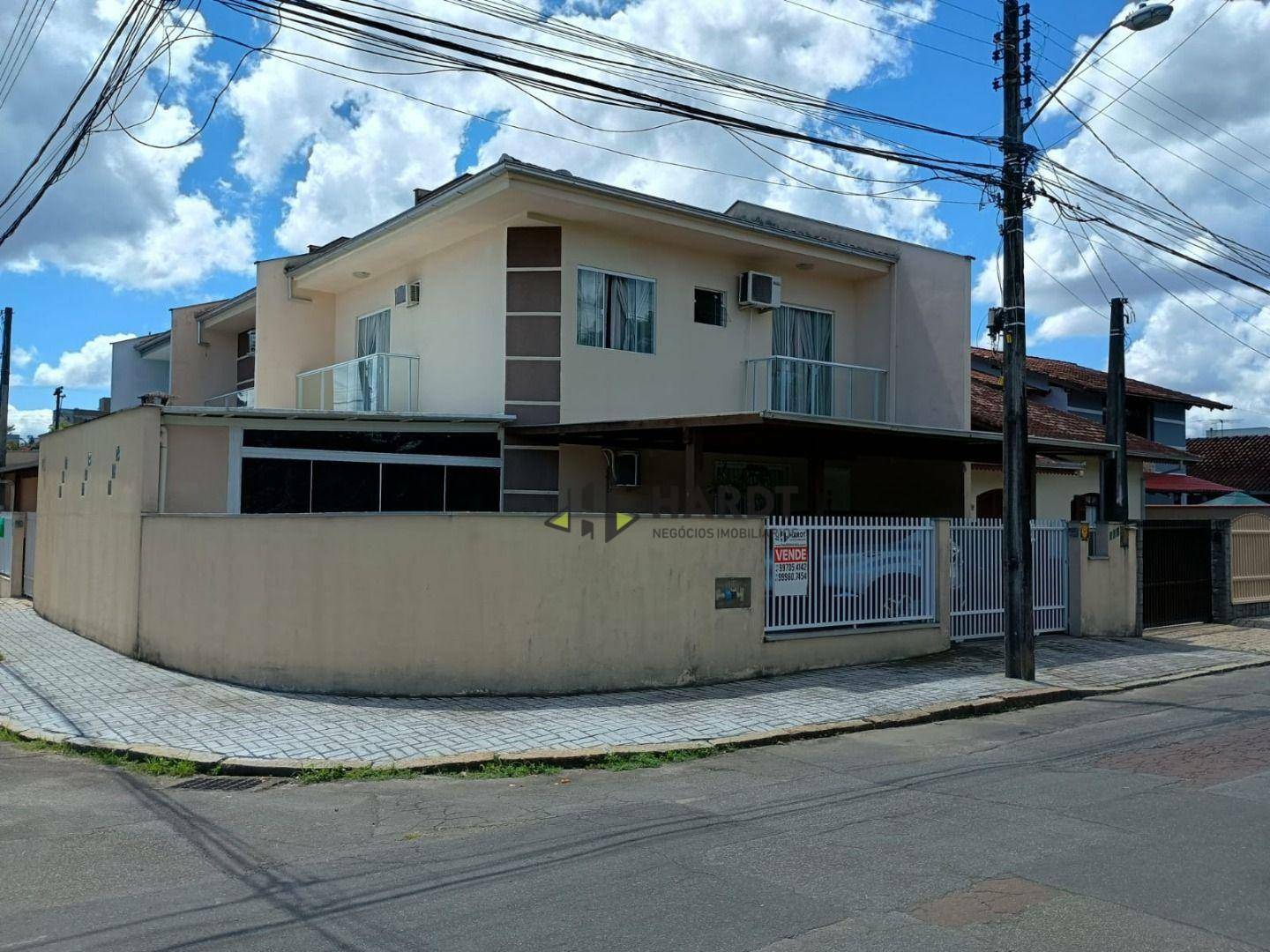 Casa à venda com 3 quartos, 103m² - Foto 1