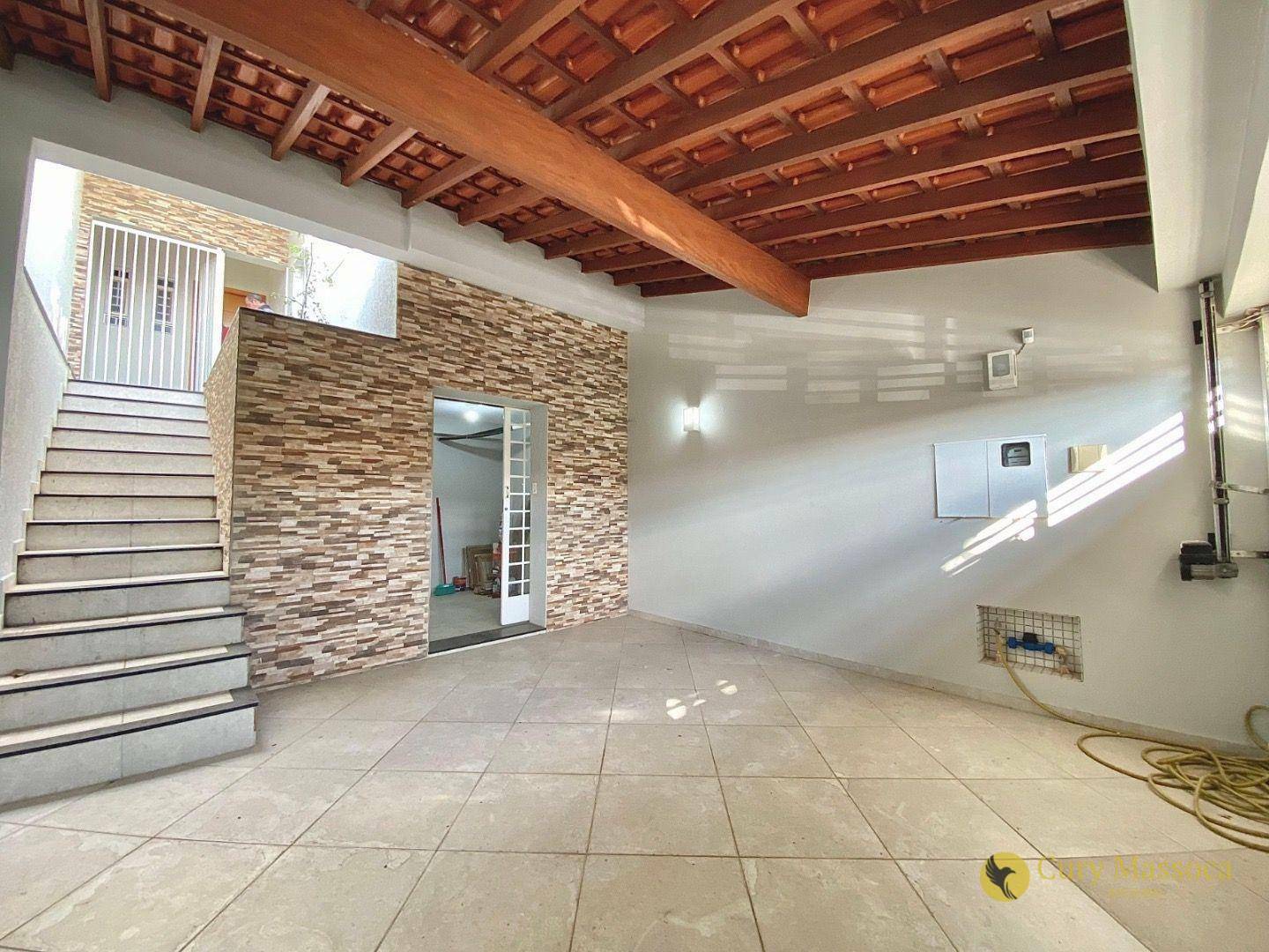 Casa à venda com 3 quartos, 210m² - Foto 3