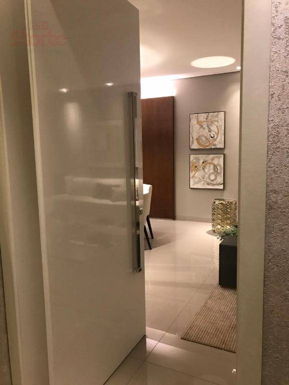 Apartamento à venda com 4 quartos, 216m² - Foto 4