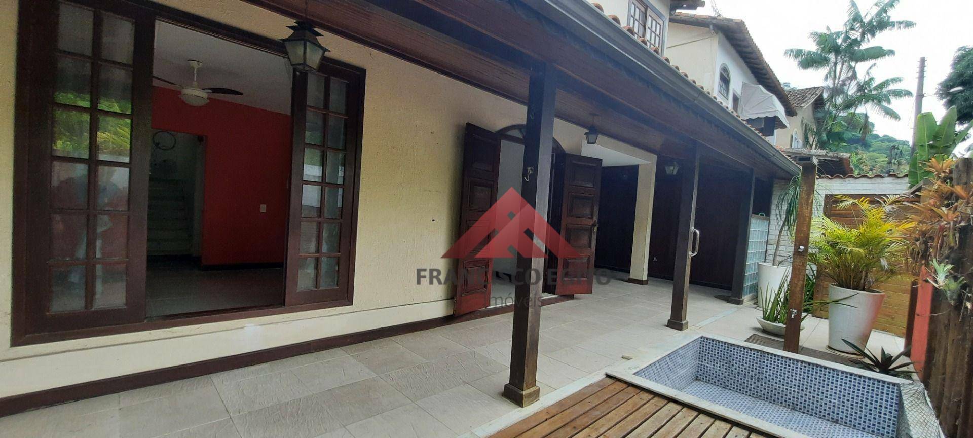 Casa à venda com 3 quartos, 360m² - Foto 2