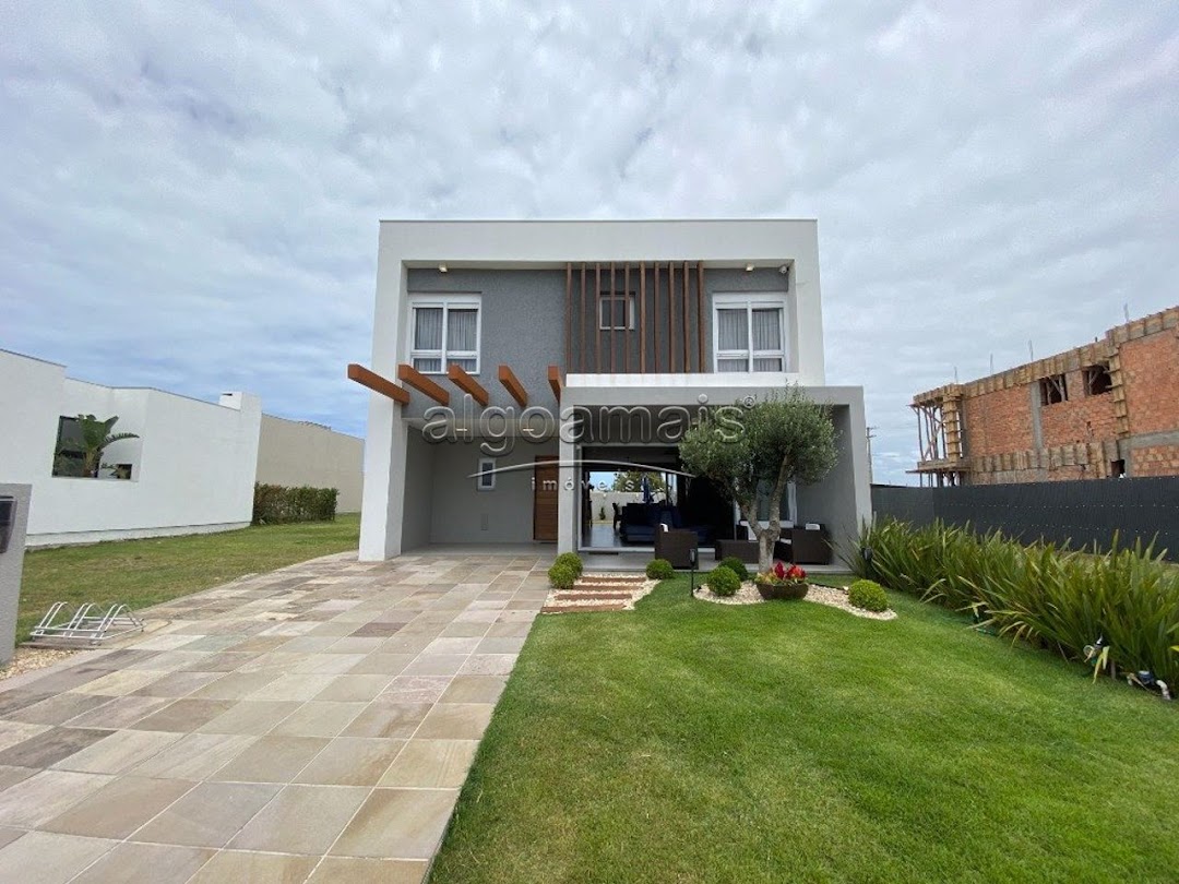 Casa de Condomínio à venda com 5 quartos, 210m² - Foto 2