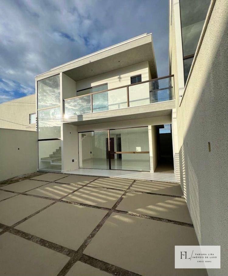 Casa à venda com 4 quartos, 137m² - Foto 1