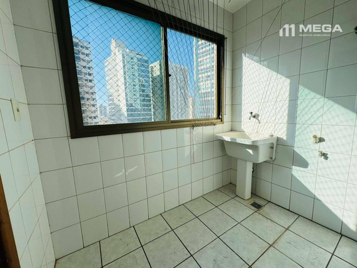 Apartamento para alugar com 3 quartos, 130m² - Foto 18