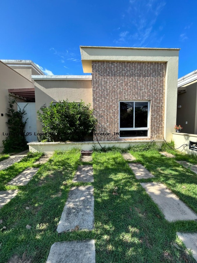 Casa à venda com 3 quartos, 67m² - Foto 1