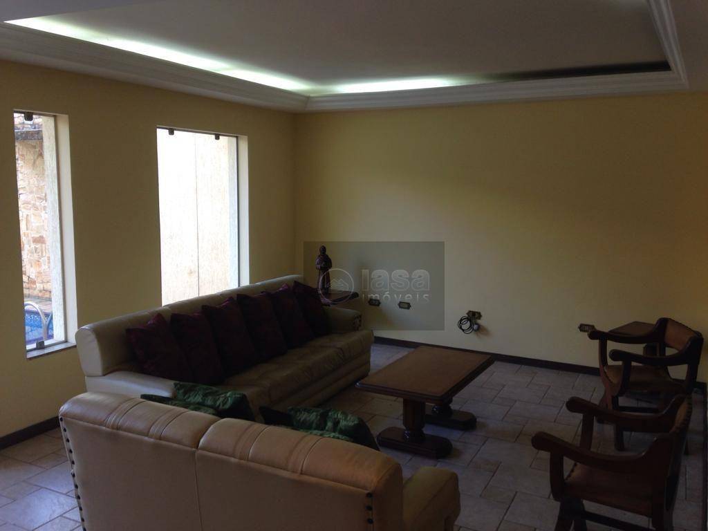 Sobrado à venda com 5 quartos, 600m² - Foto 1