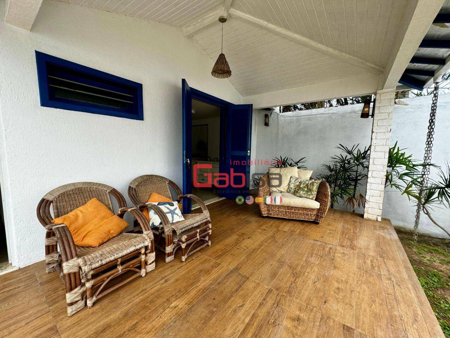 Casa à venda com 4 quartos, 210m² - Foto 2