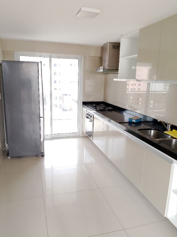 Apartamento à venda com 4 quartos, 225m² - Foto 7