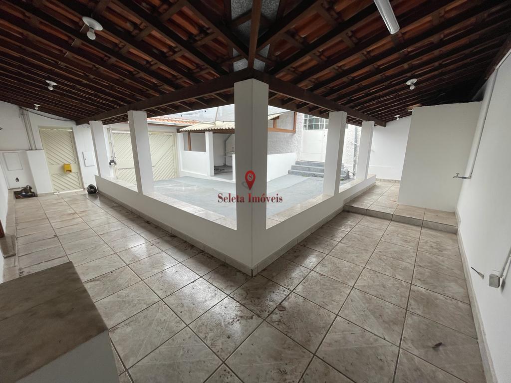 Casa à venda com 3 quartos, 112m² - Foto 1