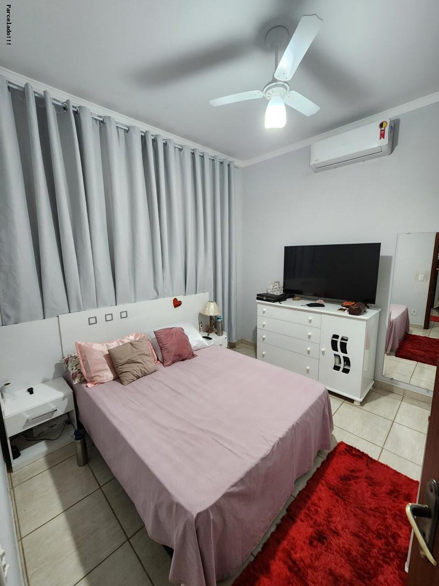 Casa à venda com 2 quartos, 190m² - Foto 2