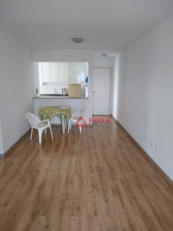 Apartamento à venda com 2 quartos, 72m² - Foto 3