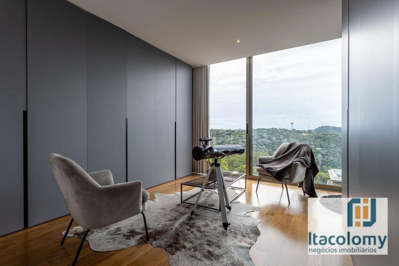 Casa à venda e aluguel com 4 quartos, 303m² - Foto 1