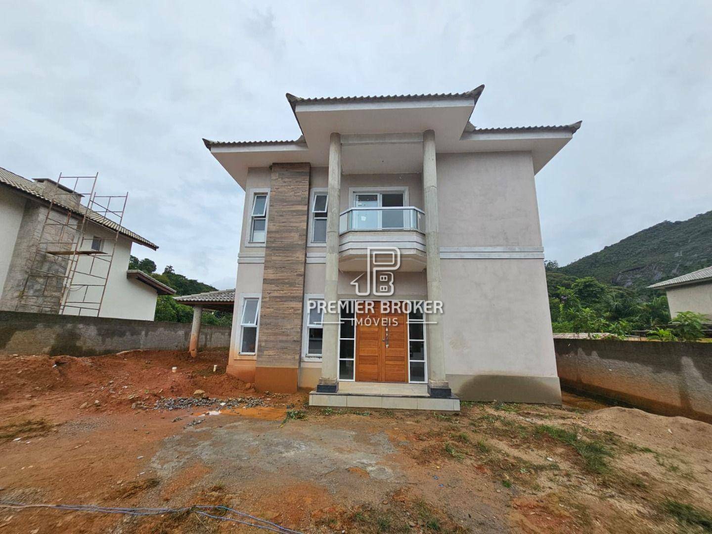 Casa à venda com 4 quartos, 130m² - Foto 1