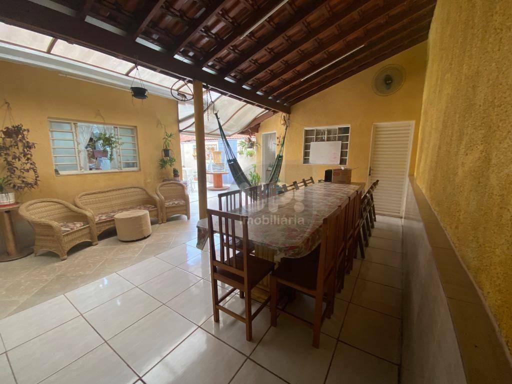 Casa à venda com 3 quartos, 150m² - Foto 2