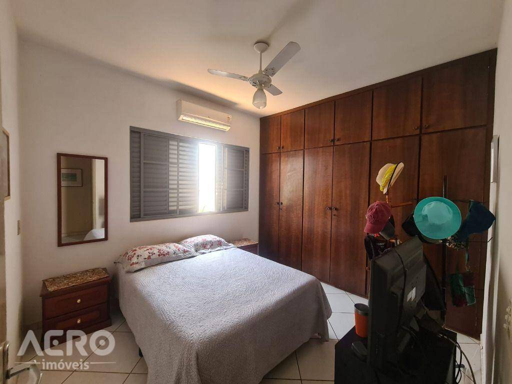 Casa à venda com 3 quartos, 347m² - Foto 32