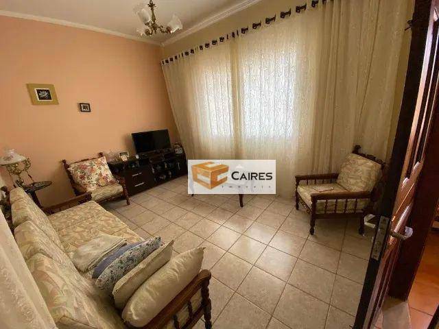 Casa à venda com 3 quartos, 185m² - Foto 1