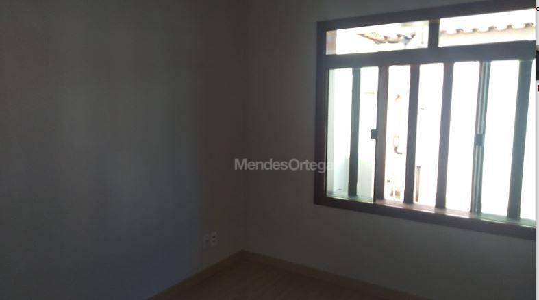 Casa à venda com 3 quartos, 200m² - Foto 5