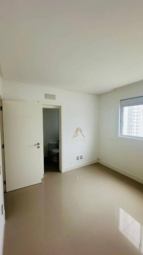 Apartamento à venda com 4 quartos, 149m² - Foto 4