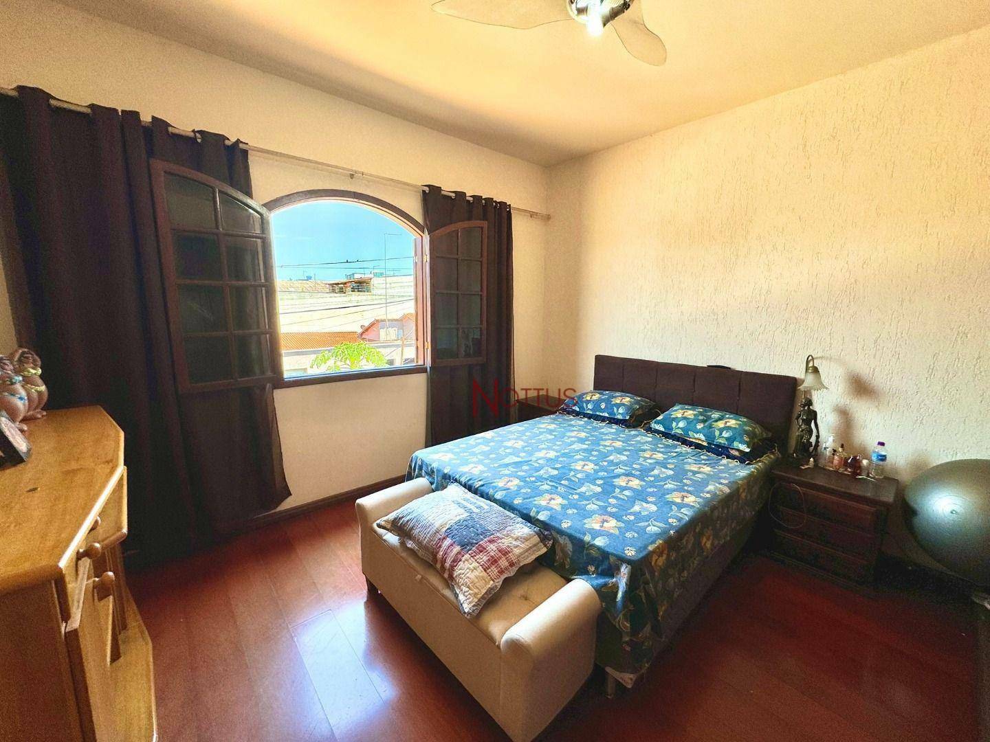 Casa à venda com 3 quartos, 300m² - Foto 8