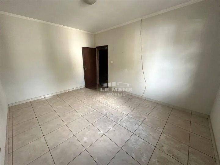 Casa para alugar com 3 quartos, 190m² - Foto 4