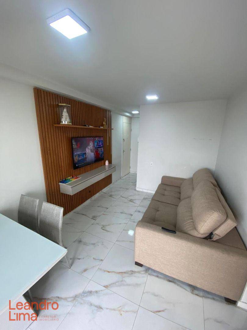 Apartamento à venda com 3 quartos, 61m² - Foto 2