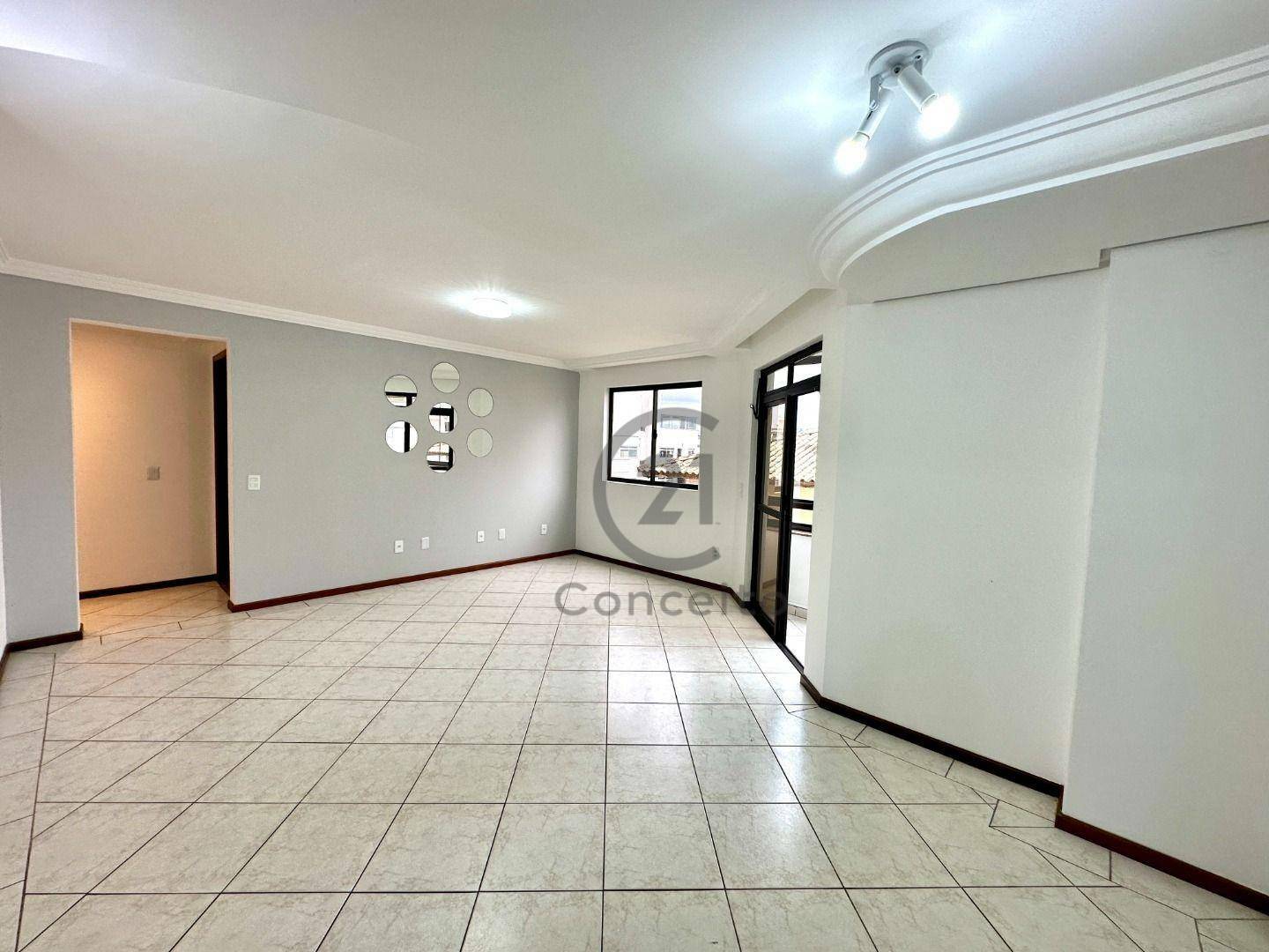 Apartamento à venda com 3 quartos, 212m² - Foto 1