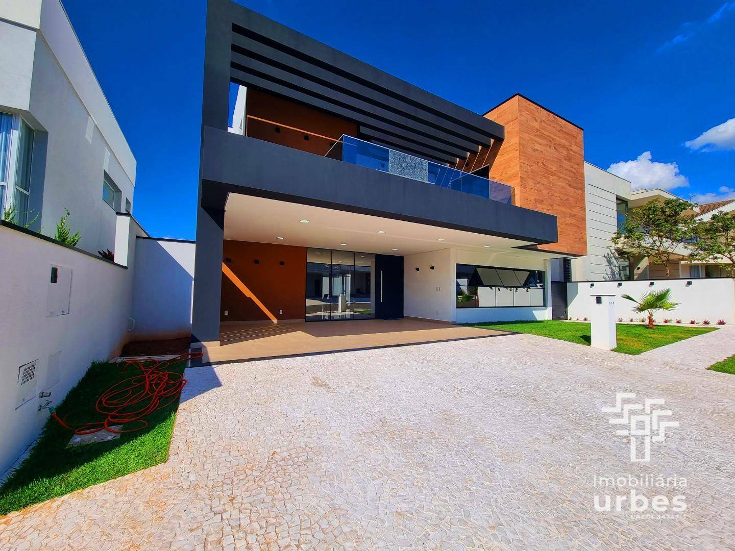 Casa de Condomínio à venda com 3 quartos, 309m² - Foto 1
