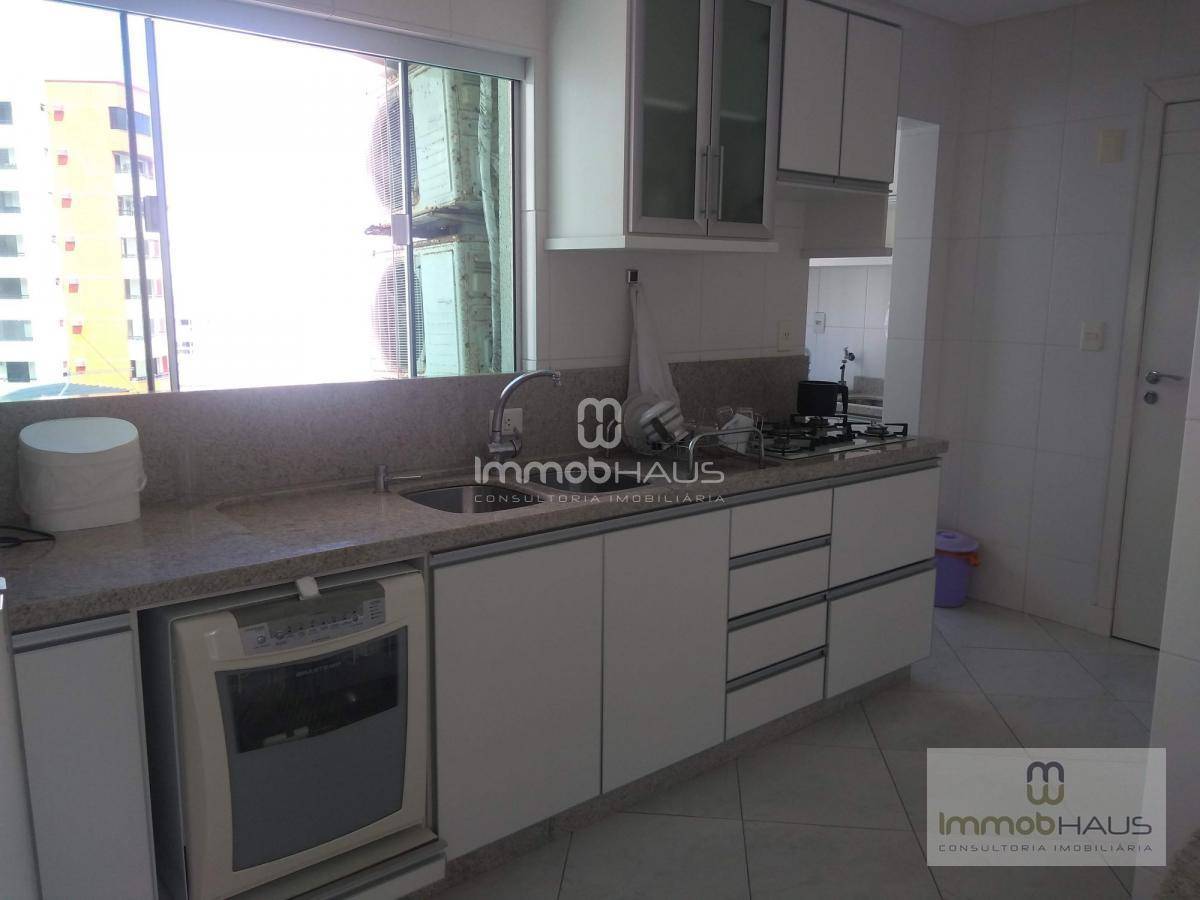 Apartamento à venda com 3 quartos, 186m² - Foto 18