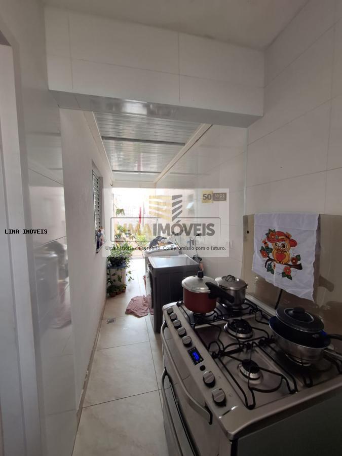 Casa à venda com 3 quartos, 90m² - Foto 8