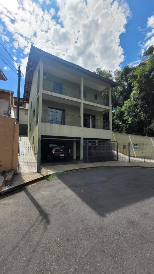 Sobrado para alugar com 3 quartos, 300m² - Foto 1