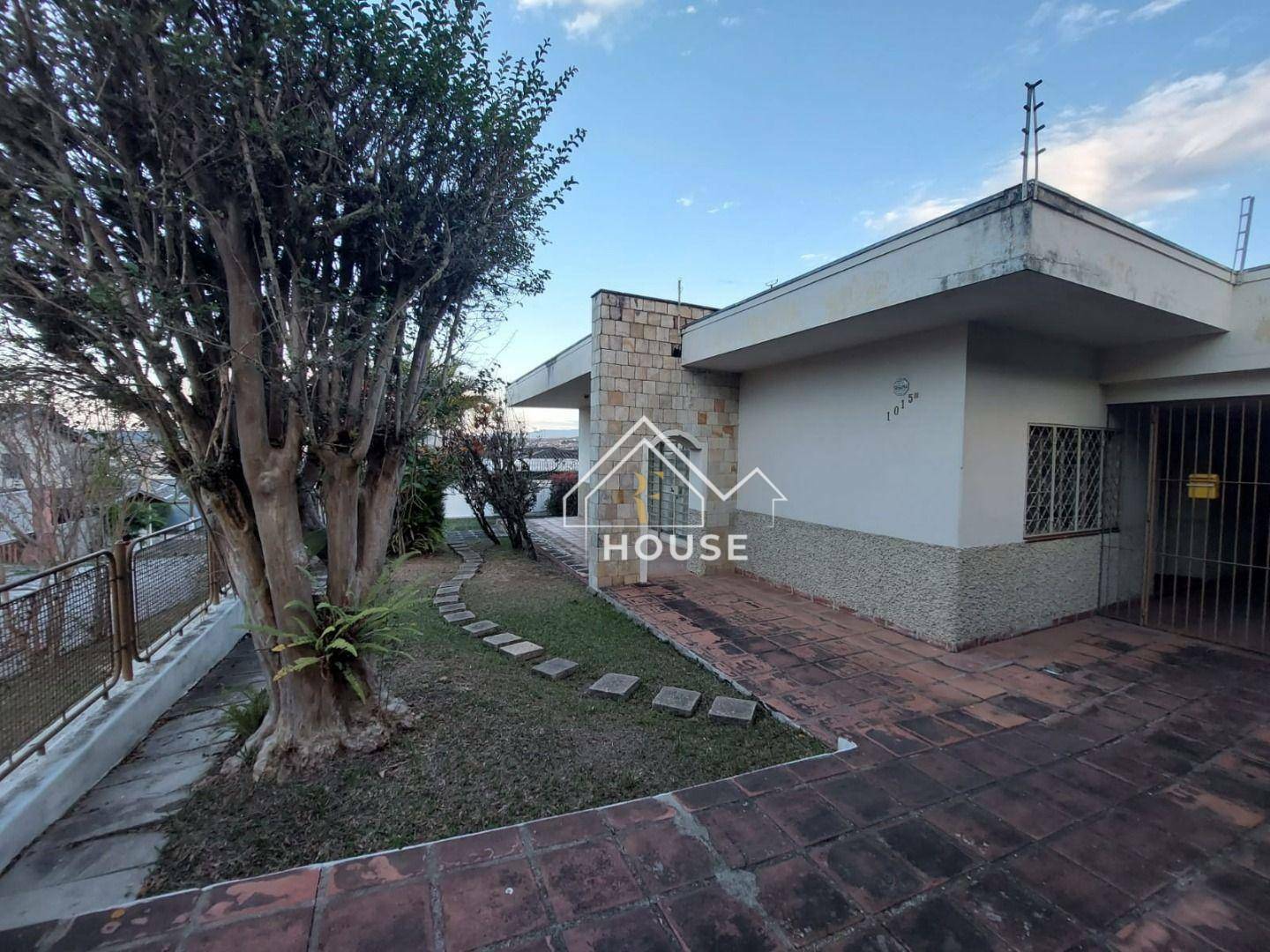 Casa à venda com 3 quartos, 269m² - Foto 2