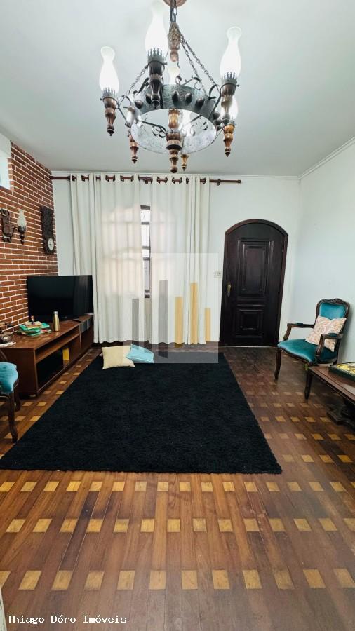 Casa à venda com 2 quartos, 260m² - Foto 1