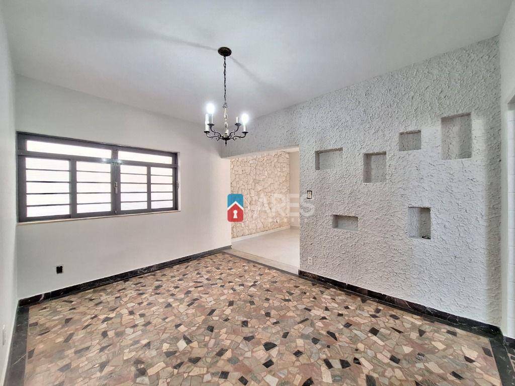 Casa para alugar com 3 quartos, 180m² - Foto 4