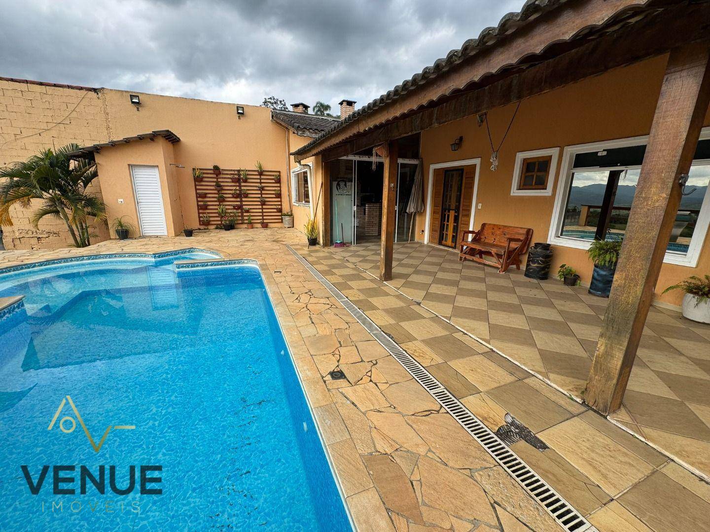 Chácara à venda com 3 quartos, 650m² - Foto 1