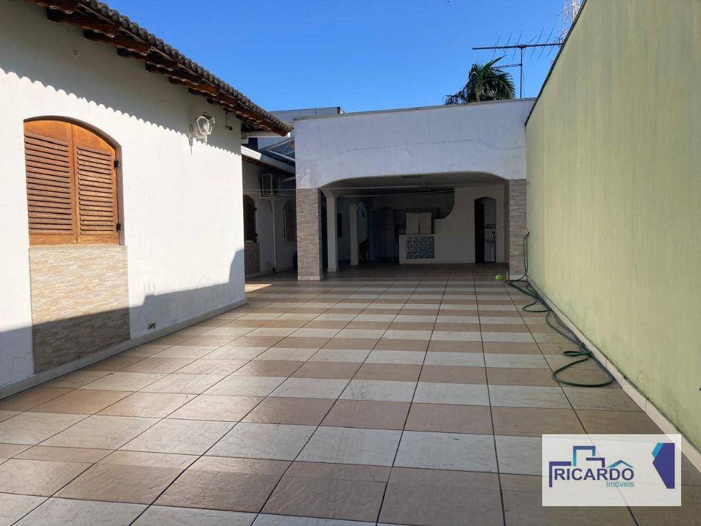 Casa à venda e aluguel com 3 quartos, 298m² - Foto 28