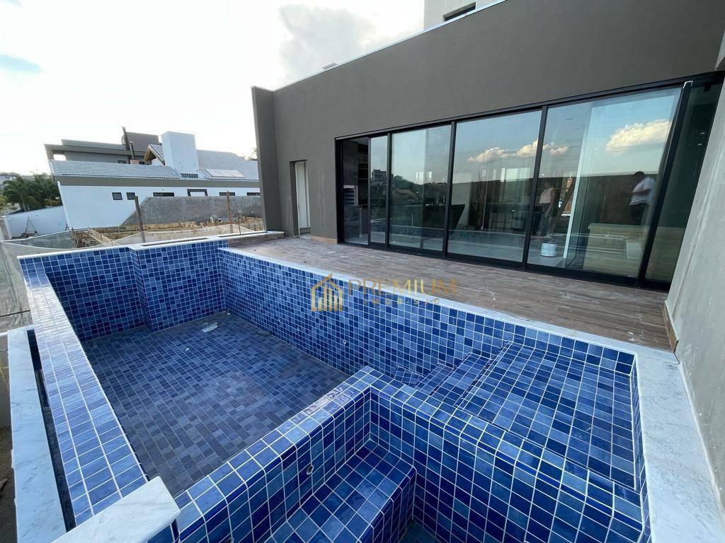 Casa de Condomínio à venda com 4 quartos, 300m² - Foto 2