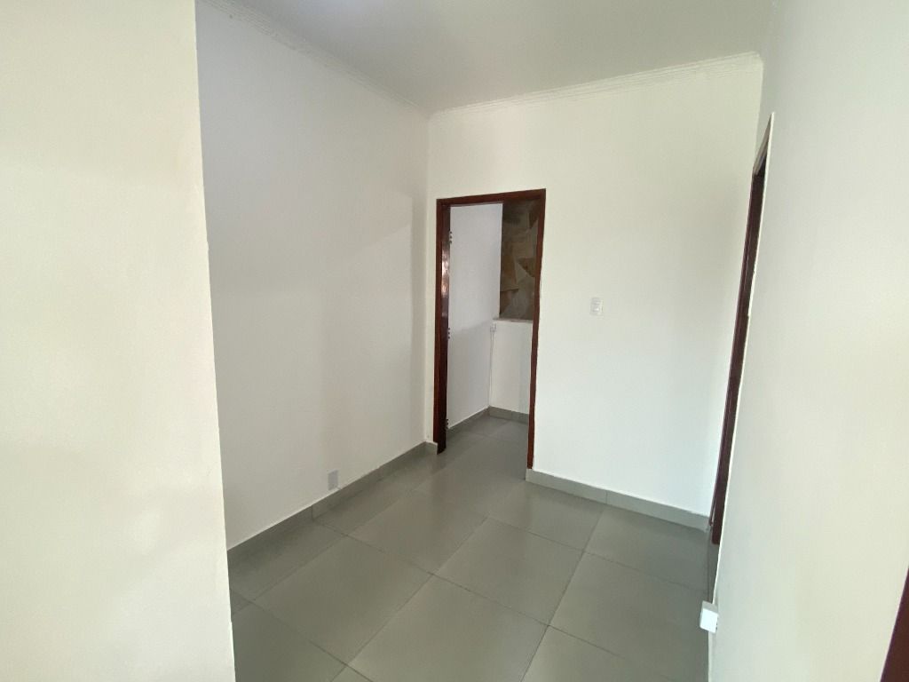 Casa para alugar com 3 quartos, 90m² - Foto 14