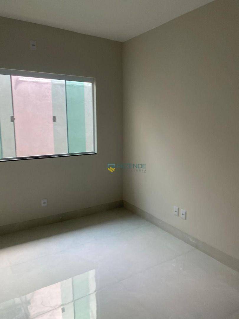 Casa à venda com 3 quartos, 100m² - Foto 2