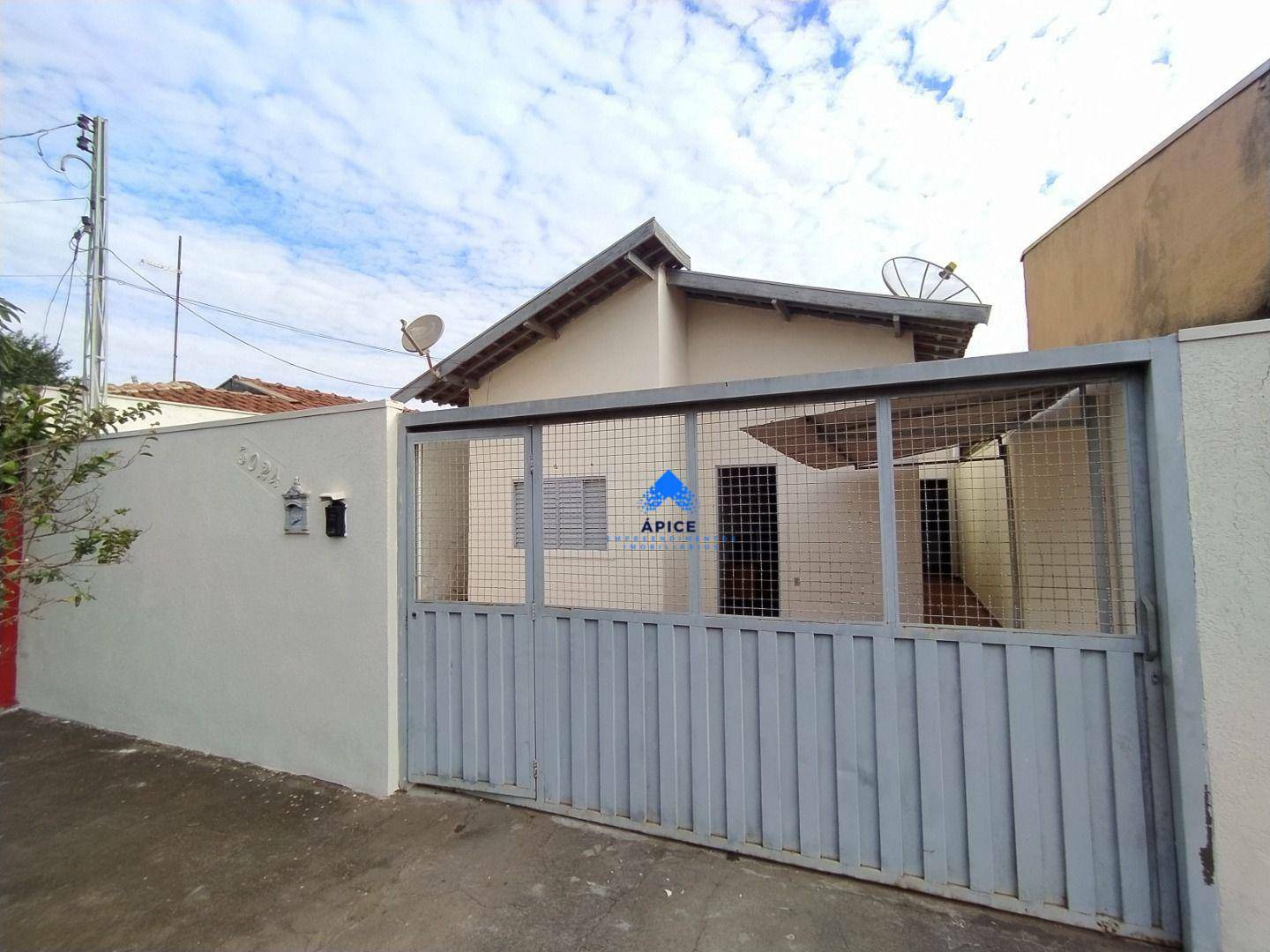 Casa para alugar com 3 quartos, 160m² - Foto 1