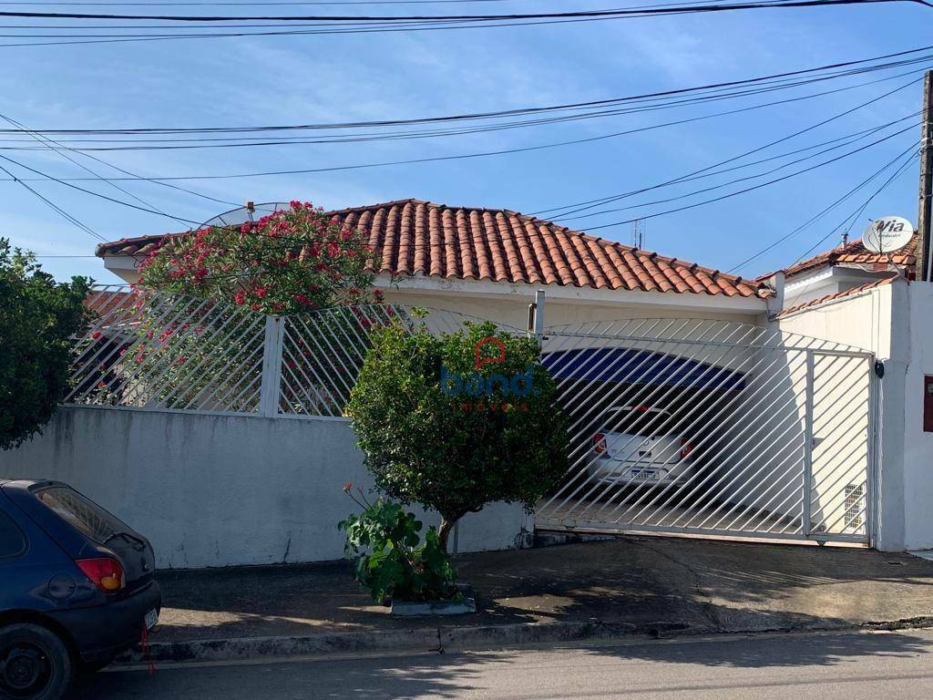 Casa à venda com 3 quartos, 180m² - Foto 1