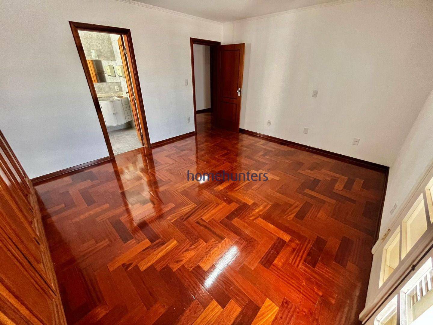 Casa para alugar com 5 quartos, 328m² - Foto 18