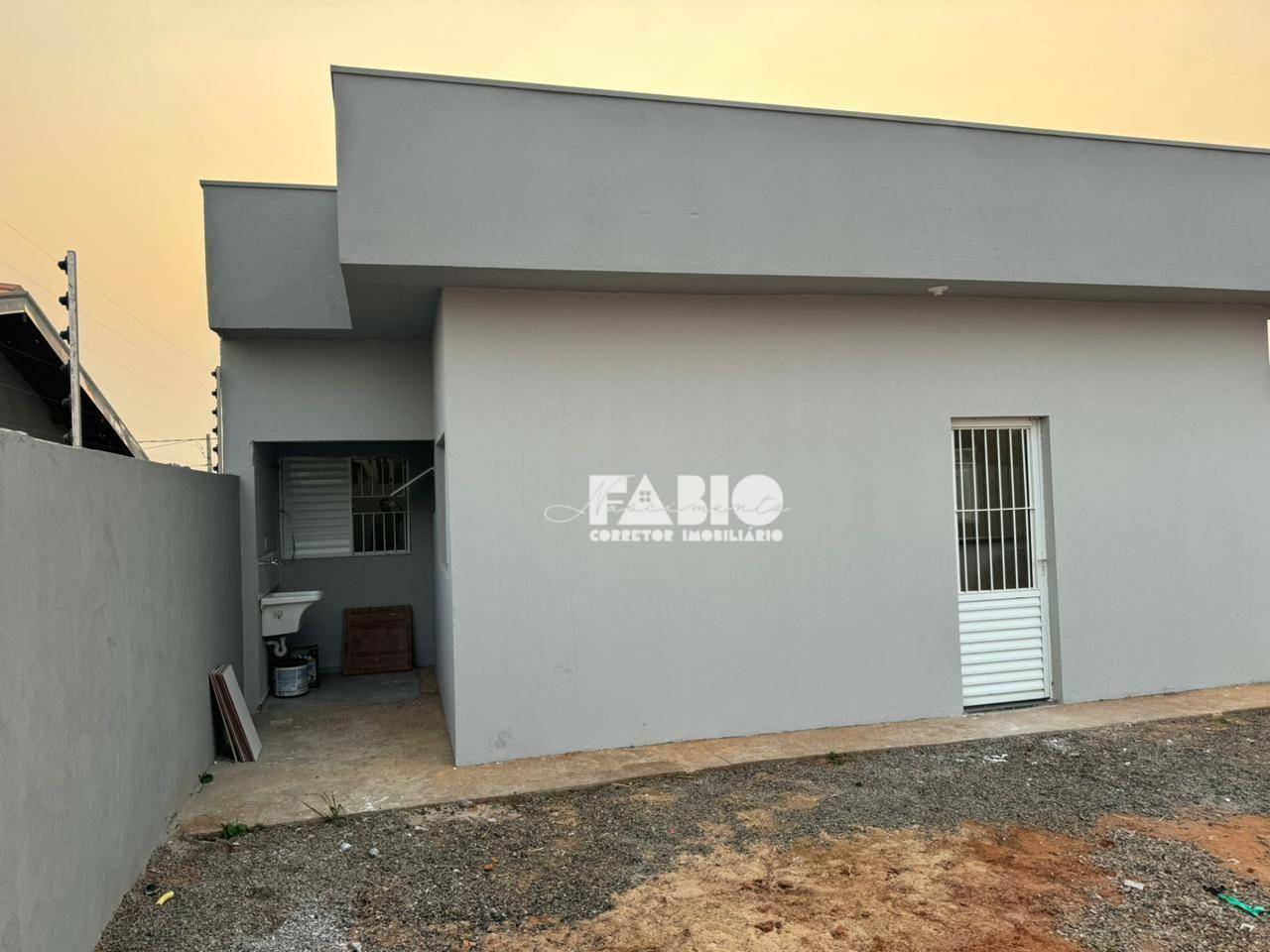 Casa à venda com 2 quartos, 55m² - Foto 2