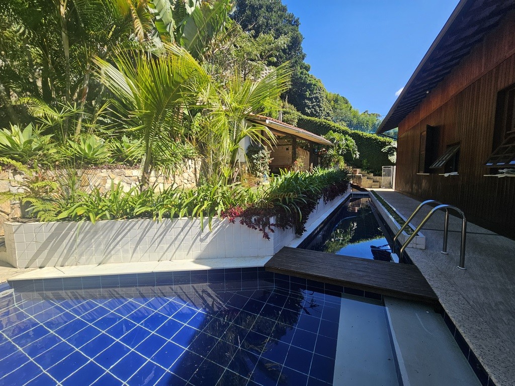 Casa à venda com 5 quartos, 271m² - Foto 6