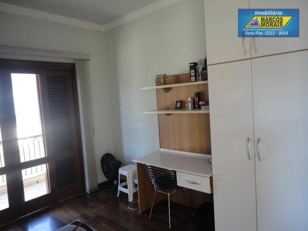 Casa à venda com 4 quartos, 450m² - Foto 18