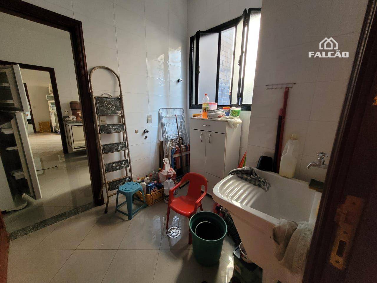 Sobrado à venda e aluguel com 4 quartos, 266m² - Foto 35