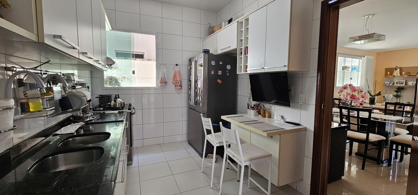 Apartamento à venda com 3 quartos, 200m² - Foto 9