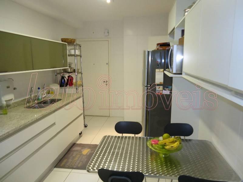 Apartamento para alugar com 3 quartos, 144m² - Foto 11