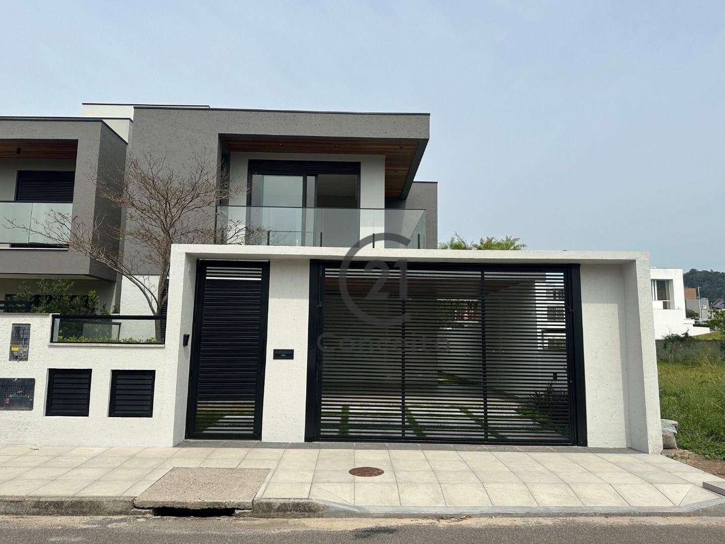 Casa à venda com 3 quartos, 238m² - Foto 2