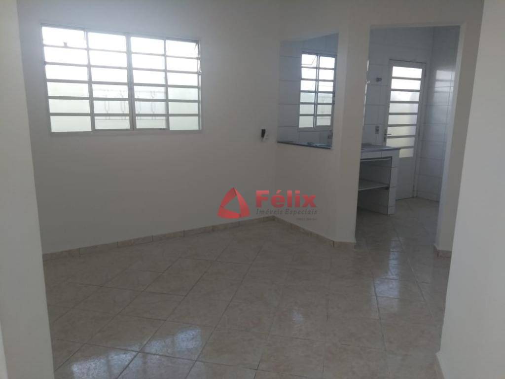 Casa para alugar com 3 quartos, 120m² - Foto 3